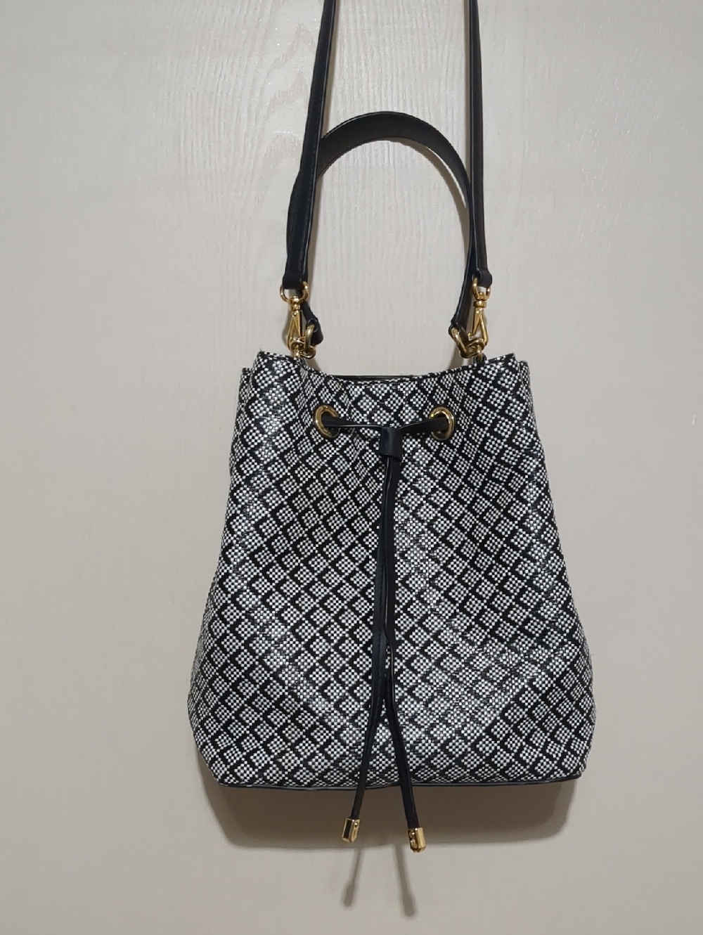 Lauren Ralph Lauren Dryden Debby Drawstring Bucket Black & White Bag - Picture 7 of 13